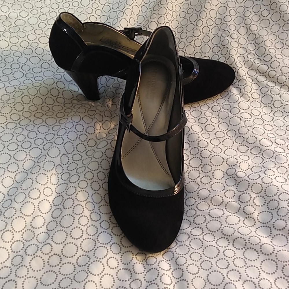 9.5 Naturalizer Suede and Patent Pumps